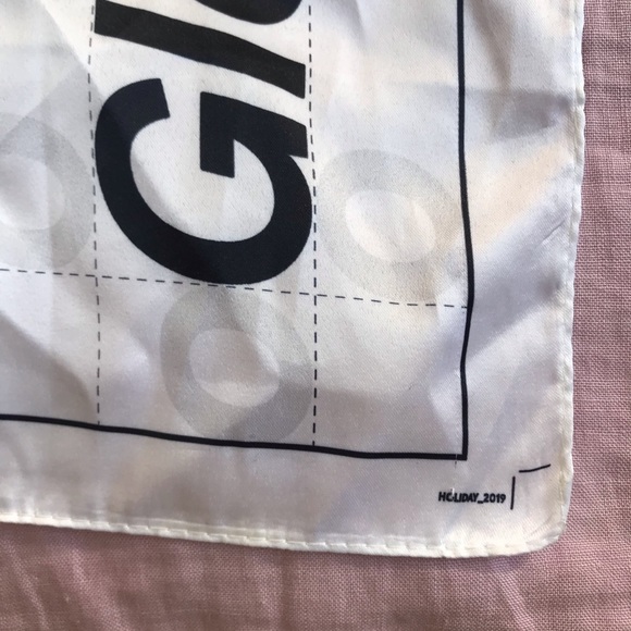 2019 Glossier Limited Edition Balm Dot Com Scarf - Picture 2 of 3